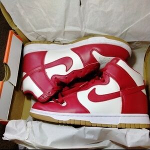 Nike Dunk High-Style Sneakers in Red & White